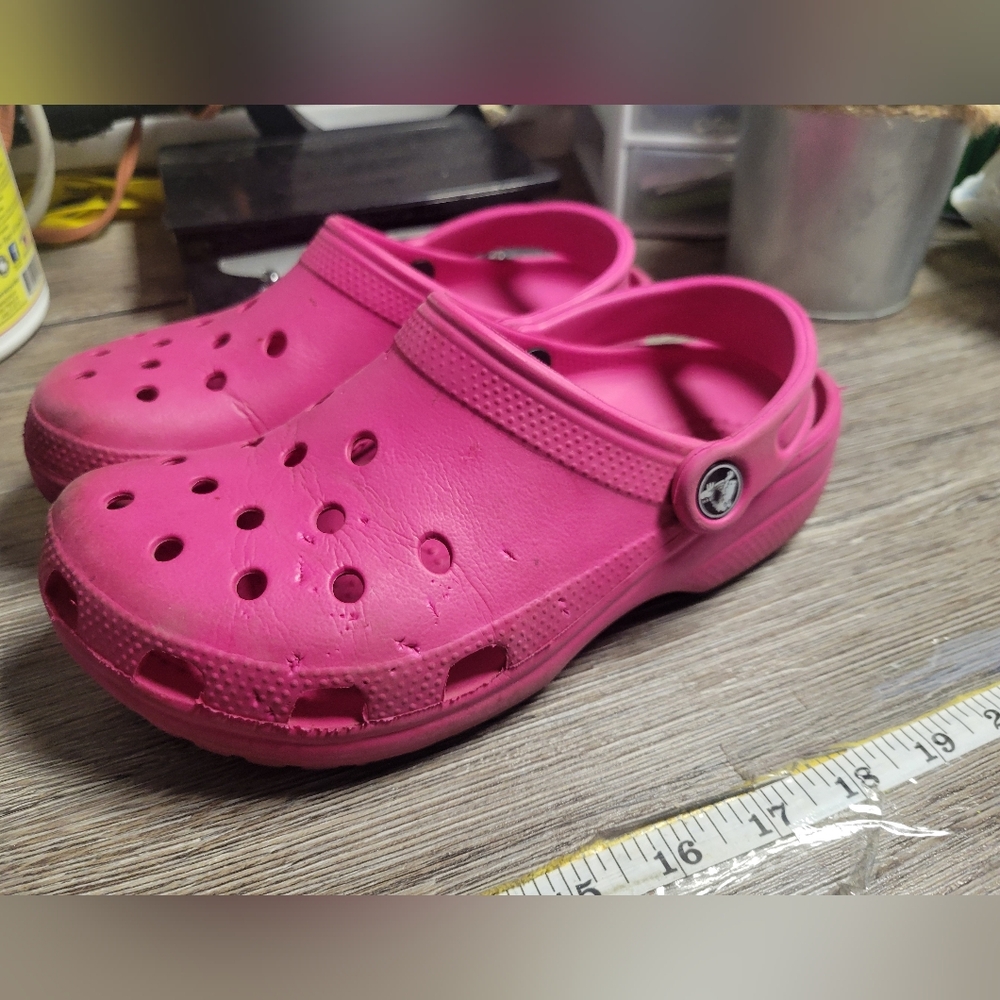 CROCS Pink Shoes Women's Size 7 Mens Size 5